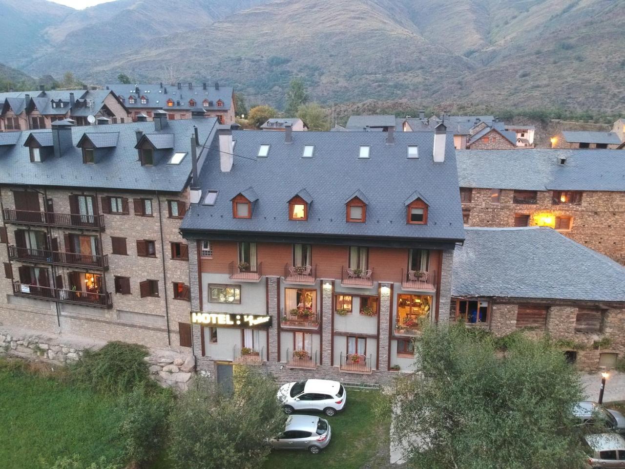 Hotel Lo Paller Valencia D'Aneu المظهر الخارجي الصورة